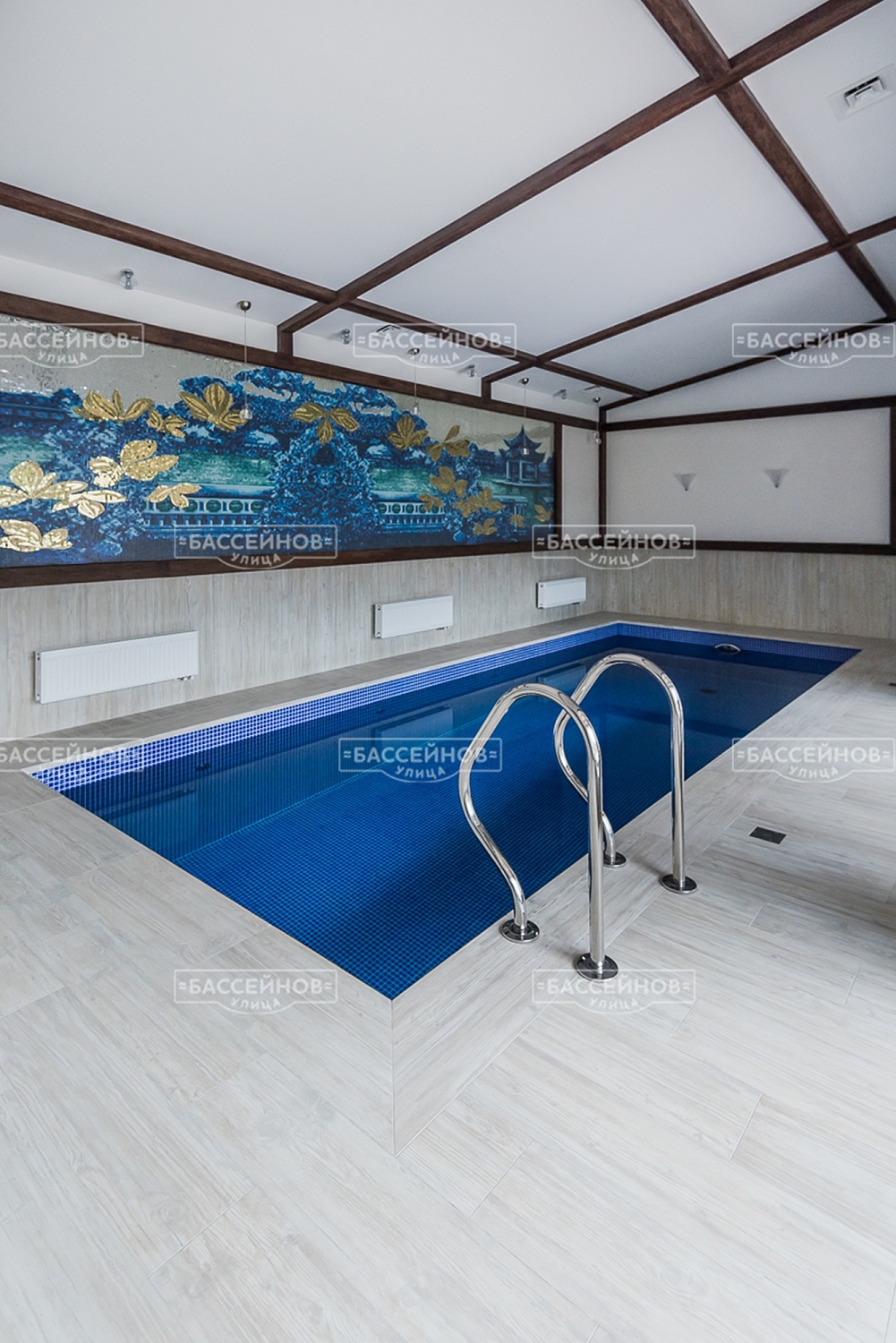 Бетонный бассейн с облицовкой мозаикой